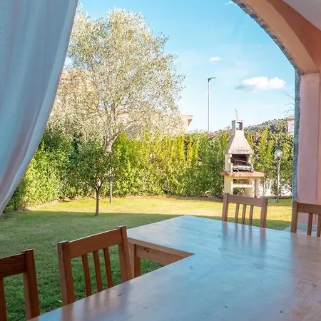 Victoria 1.5 Km From The - Happy