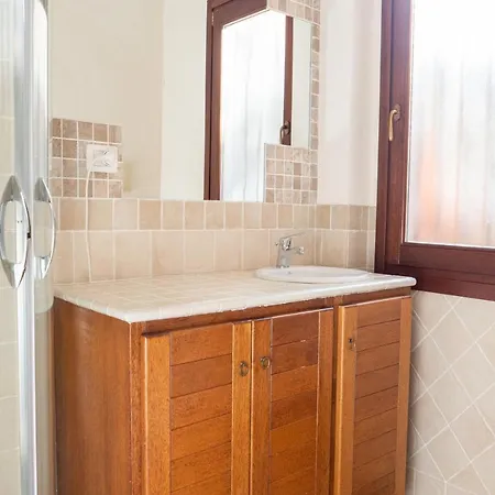 Victoria 1.5 Km From The - Happy